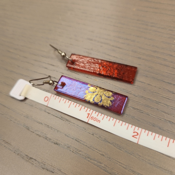 Ruby glass and gold earrings - Picture 2 of 2